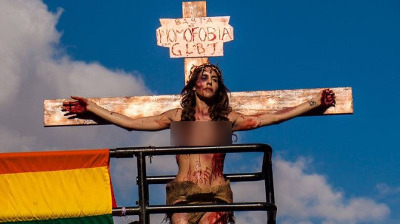 Crucifixión de lesbiana