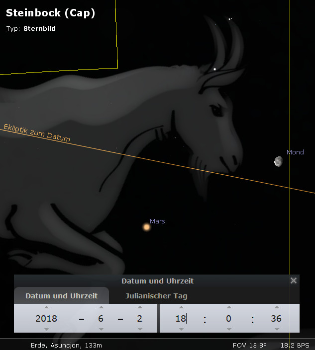 Ein digitales Bild zeigt das Sternbild, bekannt unter dem biblischen Begriff "Mazzaroth", repräsentiert durch eine gezeichnete Figur eines Steinbocks. Eine gelbe Linie, die die Ekliptik darstellt, durchquert das Bild. Der Mond und der Planet Mars sind ebenfalls sichtbar.