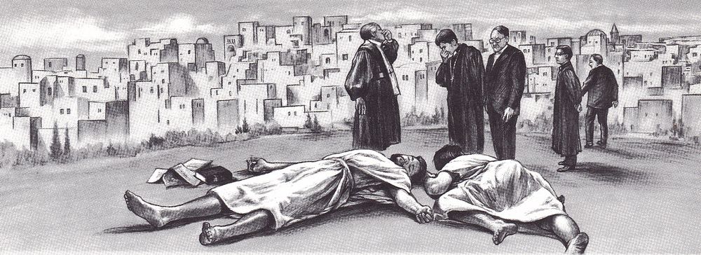 Ilustración monocromática que representa a un grupo de hombres vestidos de manera moderna que están de pie y observan dos figuras con túnicas antiguas que yacen en el suelo, con un fondo de edificios cúbicos y densos en la cima de una colina que se asemejan a una ciudad antigua.