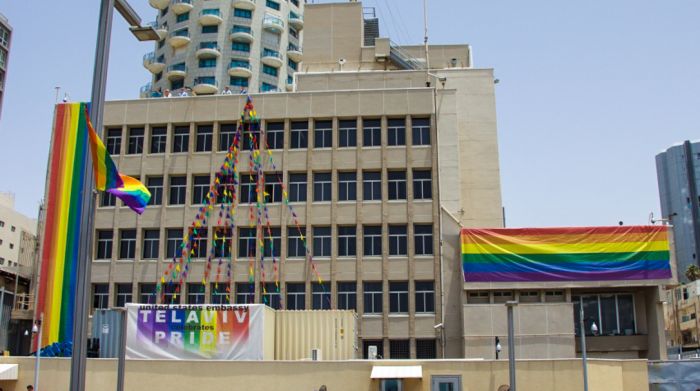 La embajada de los Estados Unidos en Tel Aviv apoya el movimiento LGBT.