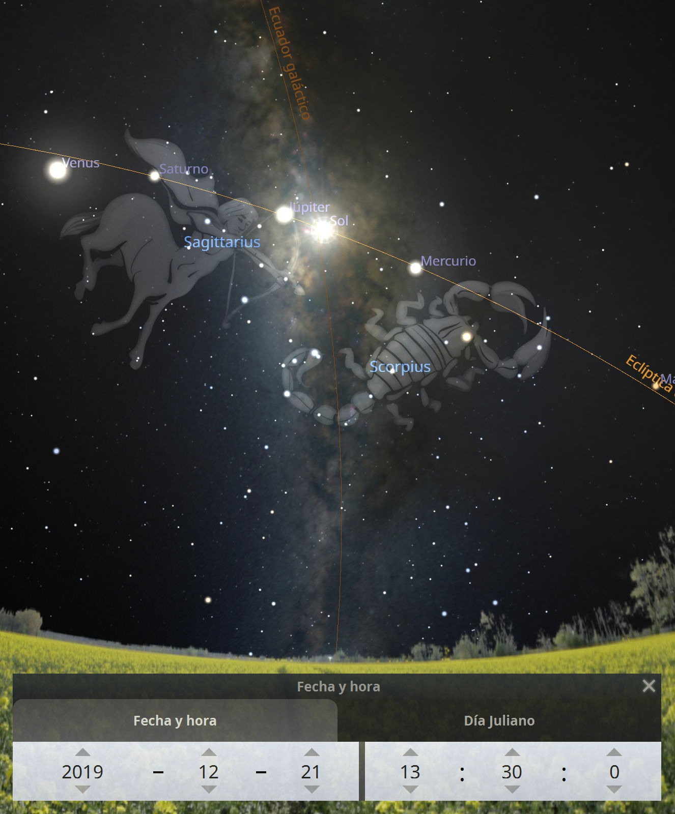 Imagen de una simulación de cielo nocturno que muestra figuras celestiales posicionadas entre cuerpos astronómicos visibles. La escena incluye representaciones visuales del arquero y el escorpión junto al Sol, Venus, Saturno, Júpiter y Mercurio sobre un fondo estrellado, con líneas que indican el ecuador galáctico y la eclíptica. En la parte inferior, se muestran indicadores de fecha y hora.