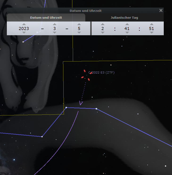 Ein astronomisches Sternbild, vermutlich ein Teil des Mazzaroth, wird neben einer graphischen Darstellung eines Kometen, bezeichnet als "C/2022 E3 (ZTF)", gezeigt. Der Hintergrund zeigt Sterne und Datumseinstellungen für das Jahr 2023, den 5. März, inklusive der genauen Uhrzeit in einem digitalen Interface.