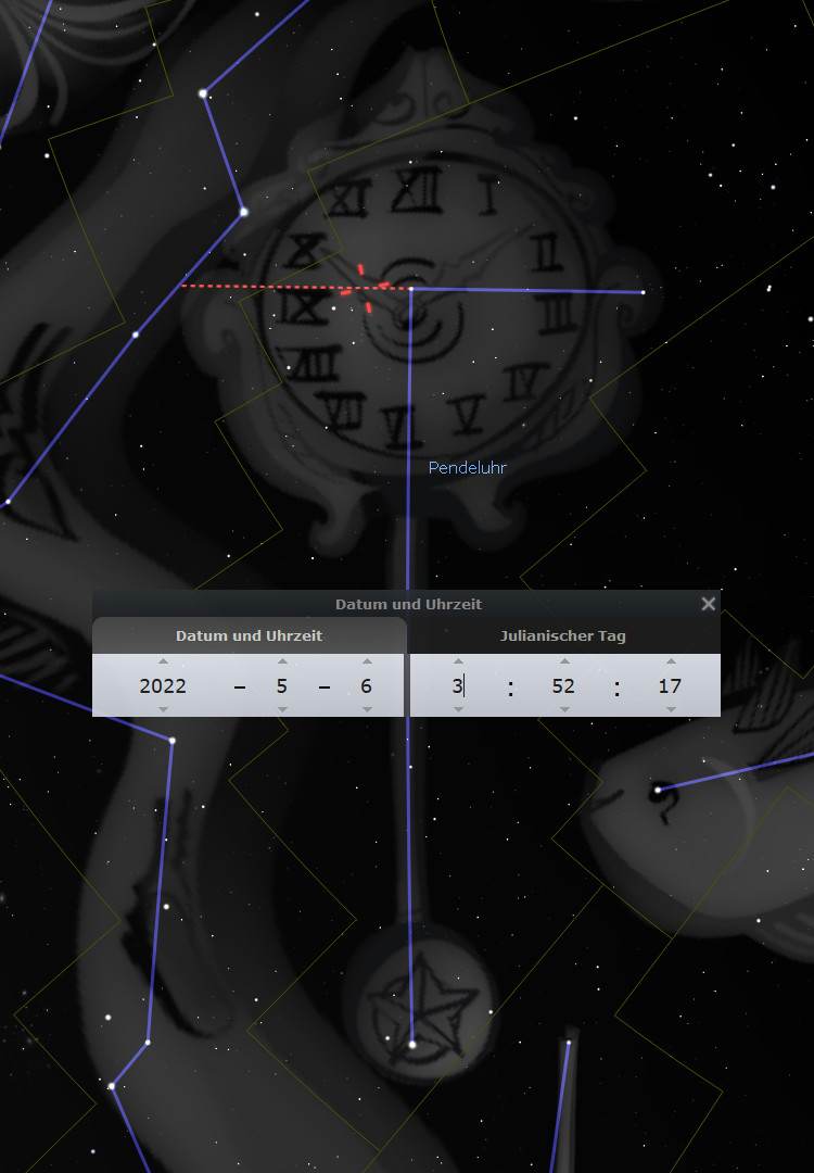 Digitale Darstellung eines klassischen Zifferblattes einer Pendeluhr, überlagert von einer sternübersäten Nachthimmel-Szene mit sichtbaren Sternen und konstellationsartigen Strukturen. Ein Interface zeigt Datum und Uhrzeit für den 6. Mai 2022 an. Die Darstellung integriert wissenschaftliche und astronomische Elemente, wobei das Universum als Uhr betrachtet wird.