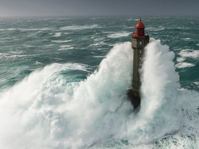 Wie ein unzerstörbarer Leuchtturm auf den Felsen gebaut