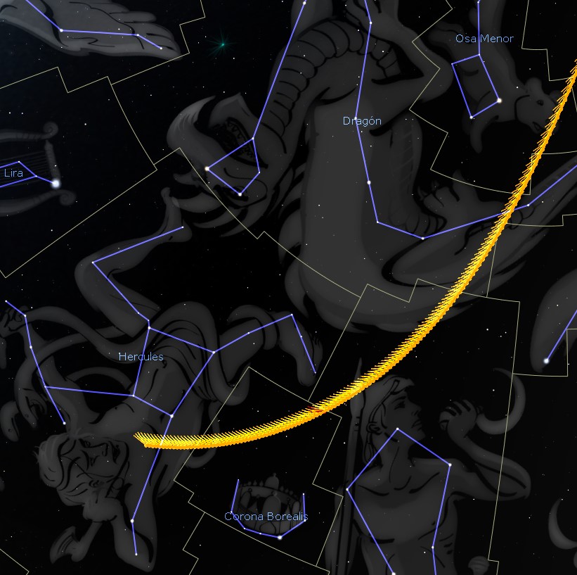 Ilustración de un mapa celeste nocturno mostrando constelaciones prominentes como Hércules, Dragón, Lira, Osa Menor y Corona Boreal, interconectadas con líneas azules sobre un fondo oscuro estrellado. Una curva brillante de color amarillo dorado que representa la eclíptica cruza la imagen diagonalmente.
