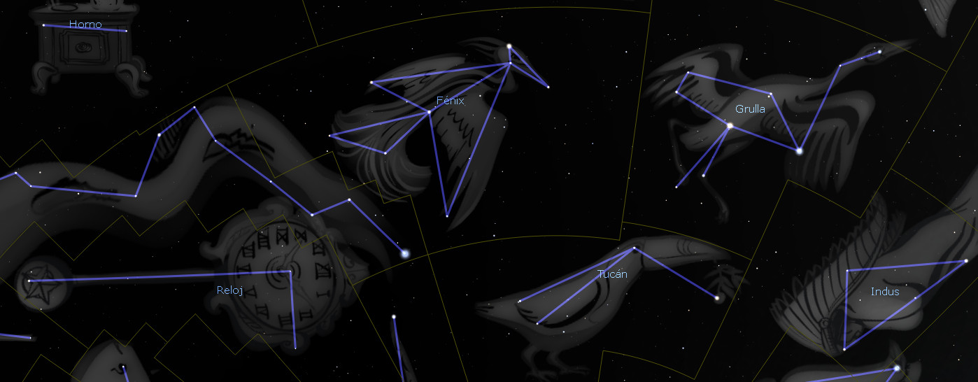 Ilustración detallada de un mapa celeste en tonos oscuros con constelaciones conectadas por líneas azules contra un fondo estrellado. Se incluyen elementos antiguos, como un reloj y un horno, y constelaciones como Fénix y Grulla.