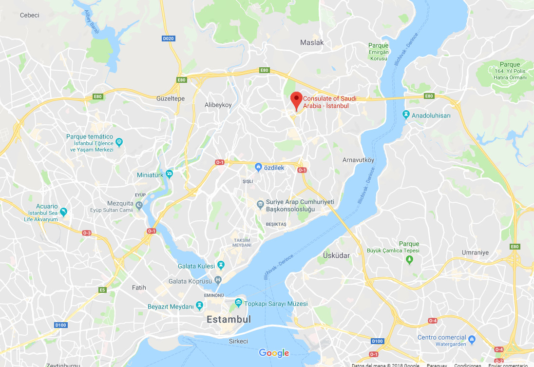 Mapa de Google mostrando una vista detallada de Estambul, con un marcador rojo indicando la ubicación del Consulado de Arabia Saudita en la ciudad. Los cuerpos de agua y las áreas verdes son visibles, junto con diversas carreteras y puntos de interés señalizados.