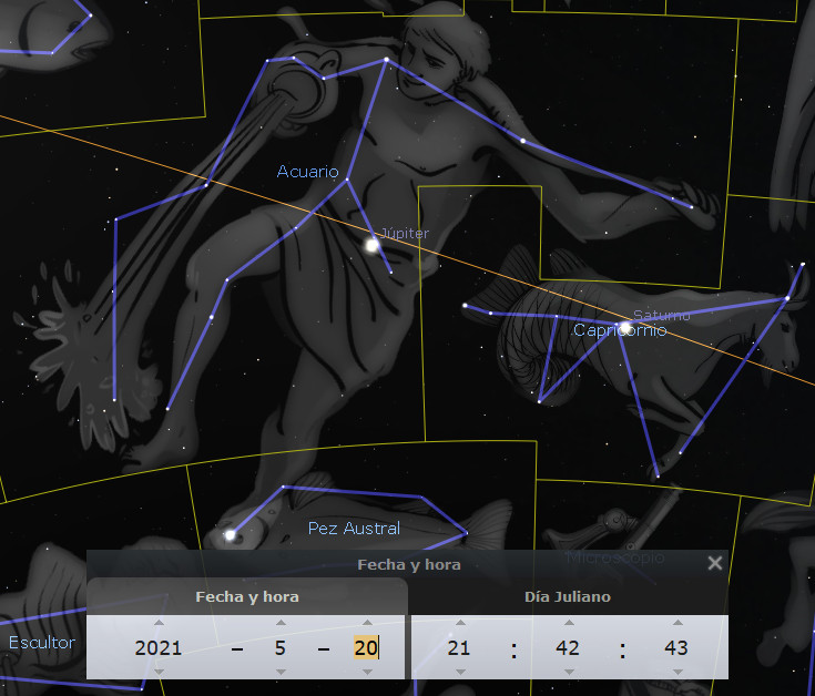 Representación artística de constelaciones en un fondo estrellado con una figura humana que derrama agua, destacada con líneas que forman patrones entre las estrellas. Etiquetas identifican cuerpos celestes visibles como Júpiter y constelaciones adicionales. En la parte inferior se muestra un panel con fecha y hora indicando "2021 - 5 - 20" y "21:42:43".