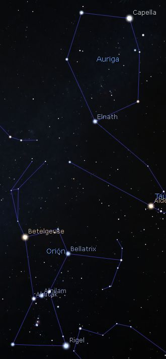 Imagen del cielo nocturno que muestra constelaciones con sus estrellas nombradas, incluyendo Orión y Auriga. Se observan puntos brillantes que representan estrellas como Betelgeuse y Rigel, conectadas por líneas que forman las constelaciones.