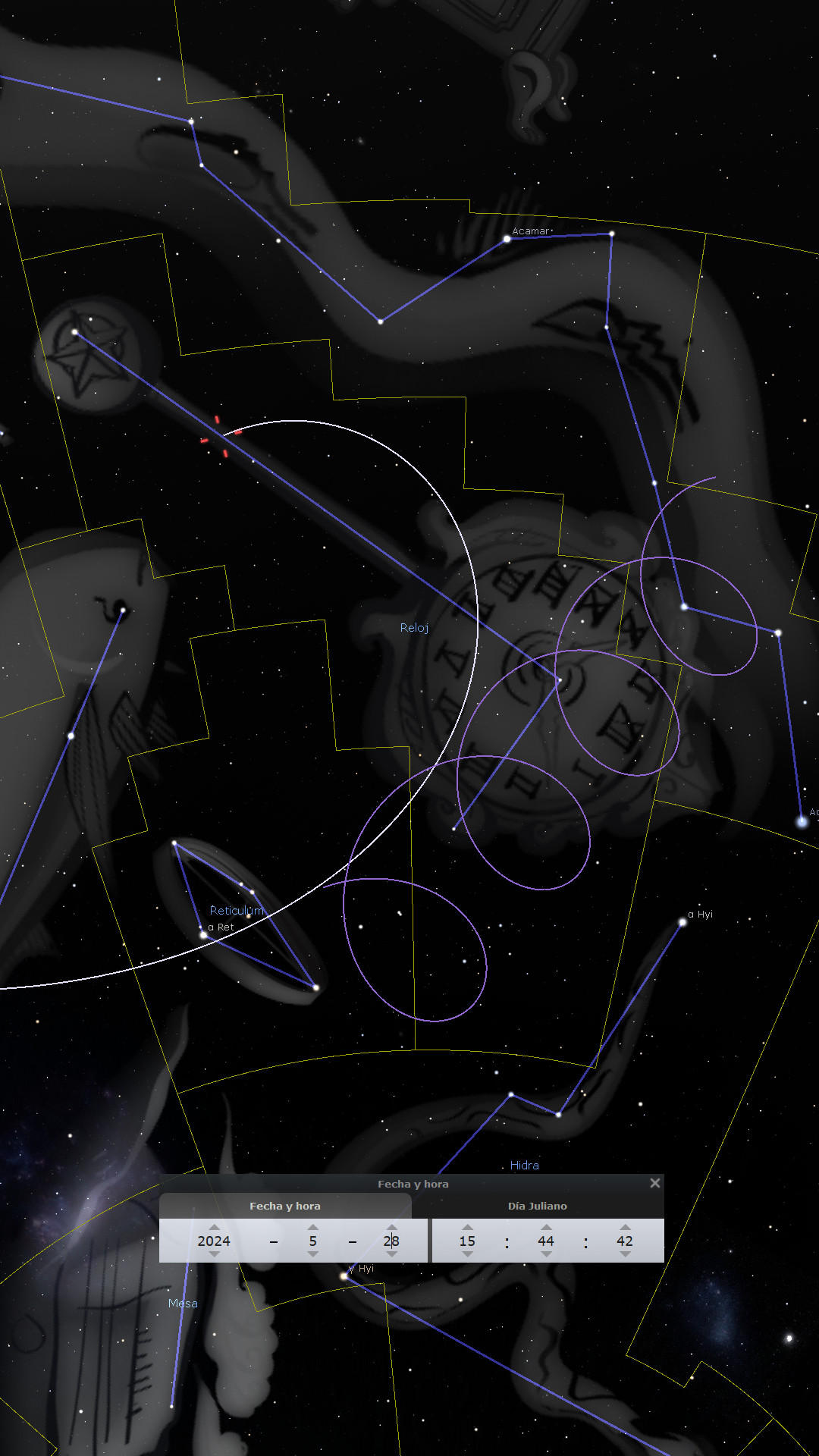 Imagen detallada de una representación gráfica del cielo nocturno con constelaciones conectadas por líneas azules sobre un fondo negro con estrellas dispersas. En la imagen aparecen varias constelaciones, cada una etiquetada con nombres como Acamar y Reticulum. Al centro, una interfaz muestra la fecha y la hora específica en referencia a un sistema de calendario ajustado a observaciones astronómicas.